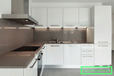 Kjøkkendesign i minimalistisk stil: kjøkkenmøbler, valg av farger og materialer, ekte bilder