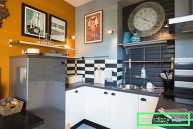 Kafé stil kjøkken med oransje aksent veggen